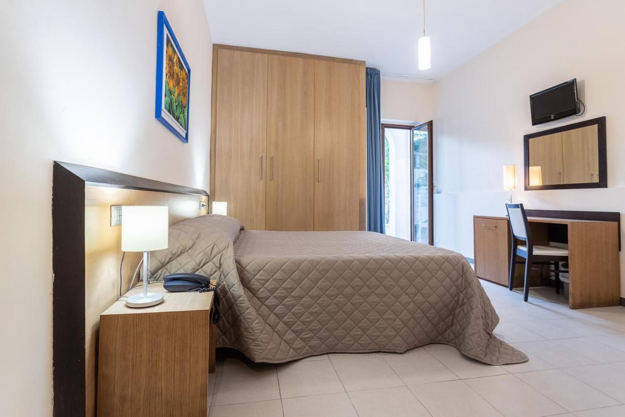 פורטו צ'זראו Club Azzurro Hotel & Resort מראה חיצוני תמונה