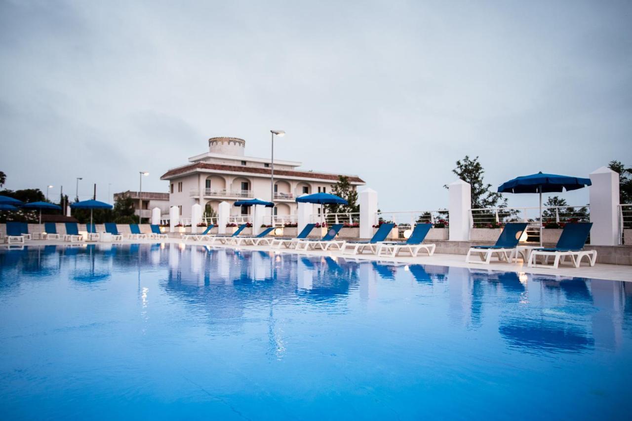 פורטו צ'זראו Club Azzurro Hotel & Resort מראה חיצוני תמונה