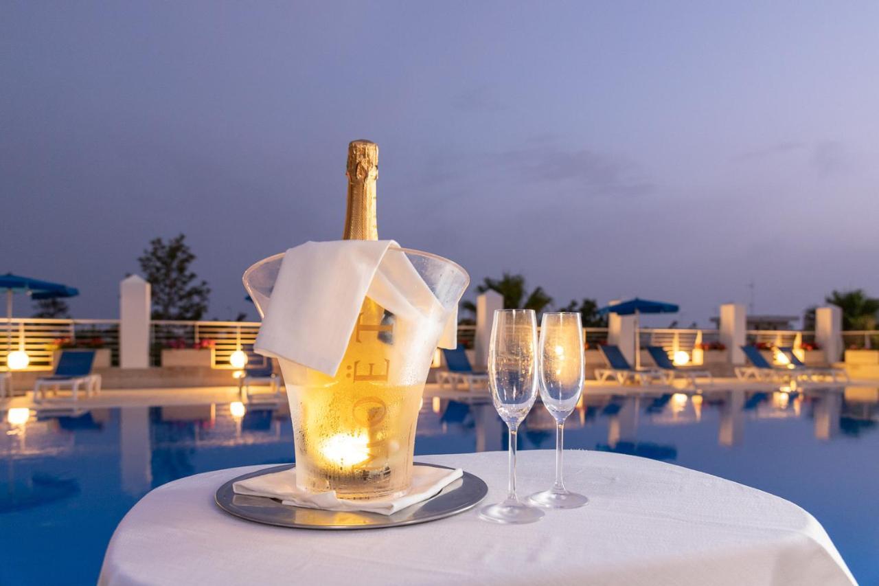 פורטו צ'זראו Club Azzurro Hotel & Resort מראה חיצוני תמונה