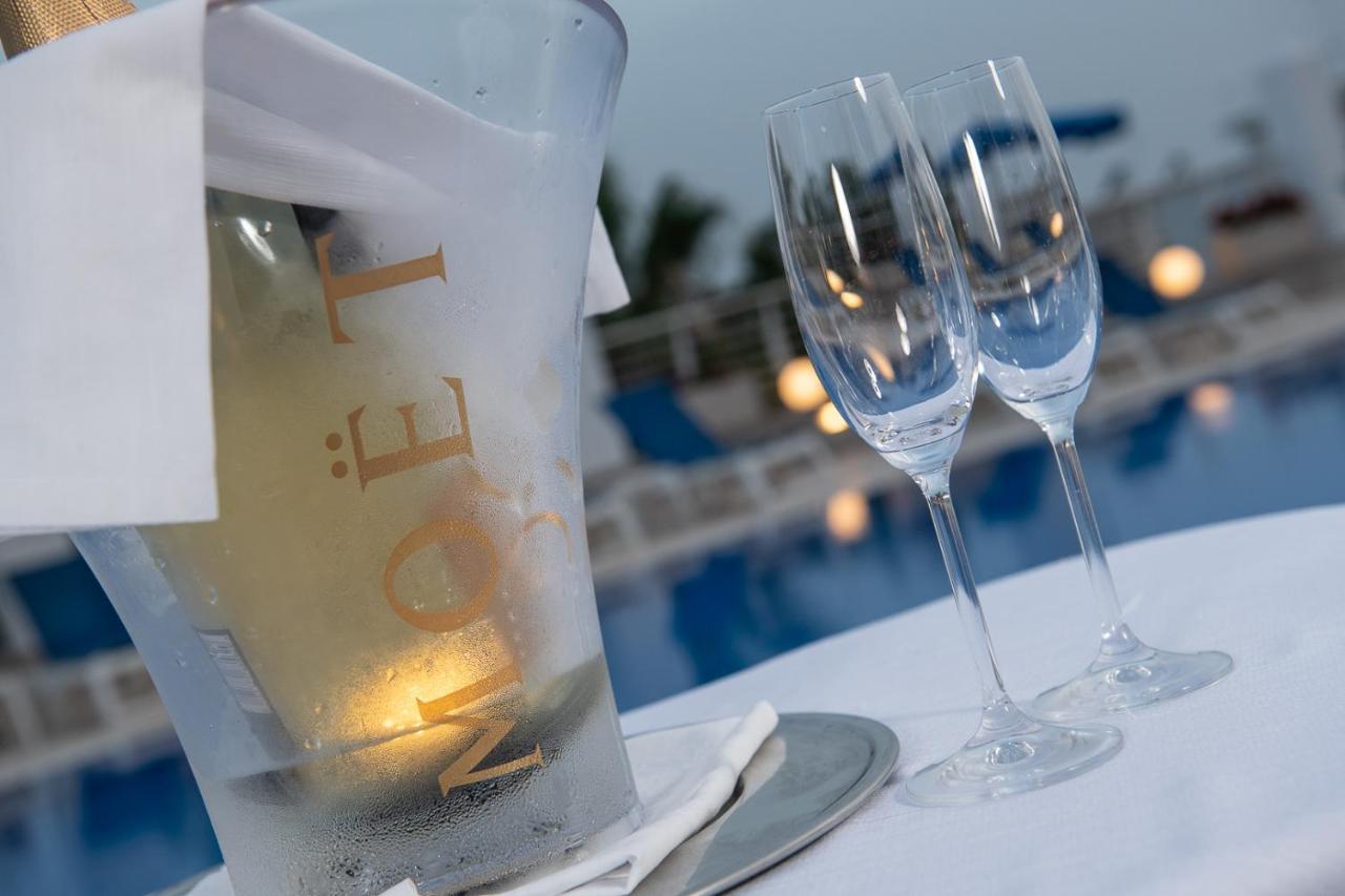 פורטו צ'זראו Club Azzurro Hotel & Resort מראה חיצוני תמונה