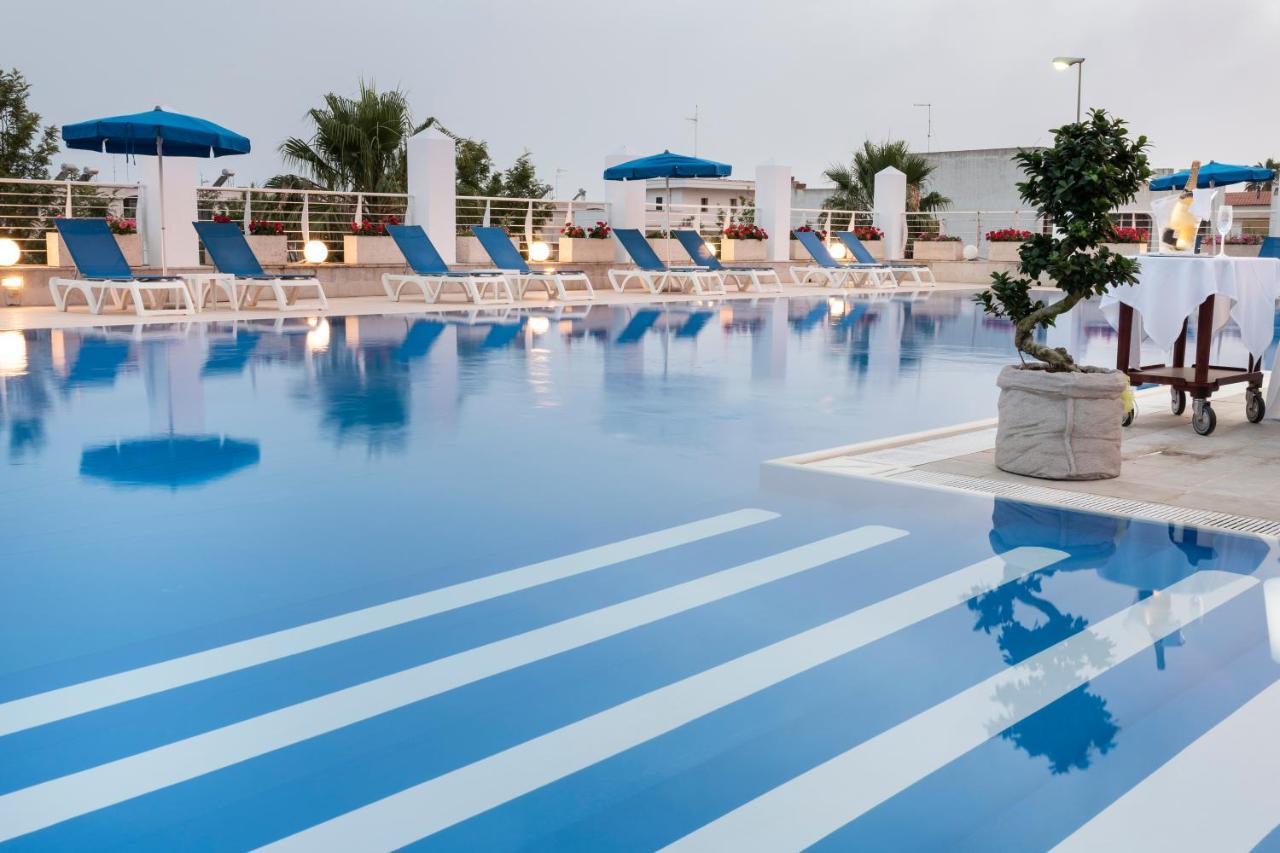 פורטו צ'זראו Club Azzurro Hotel & Resort מראה חיצוני תמונה