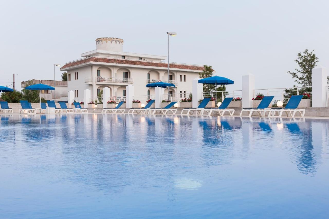 פורטו צ'זראו Club Azzurro Hotel & Resort מראה חיצוני תמונה